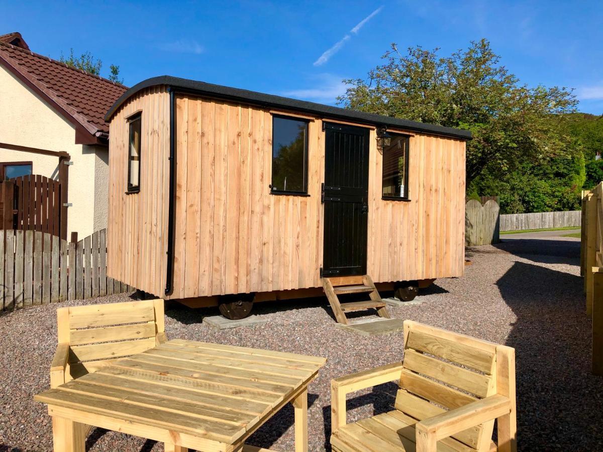 Per Ardua Shepherds Hut Fort William Exteriör bild