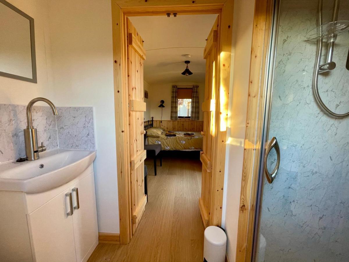 Per Ardua Shepherds Hut Fort William Exteriör bild