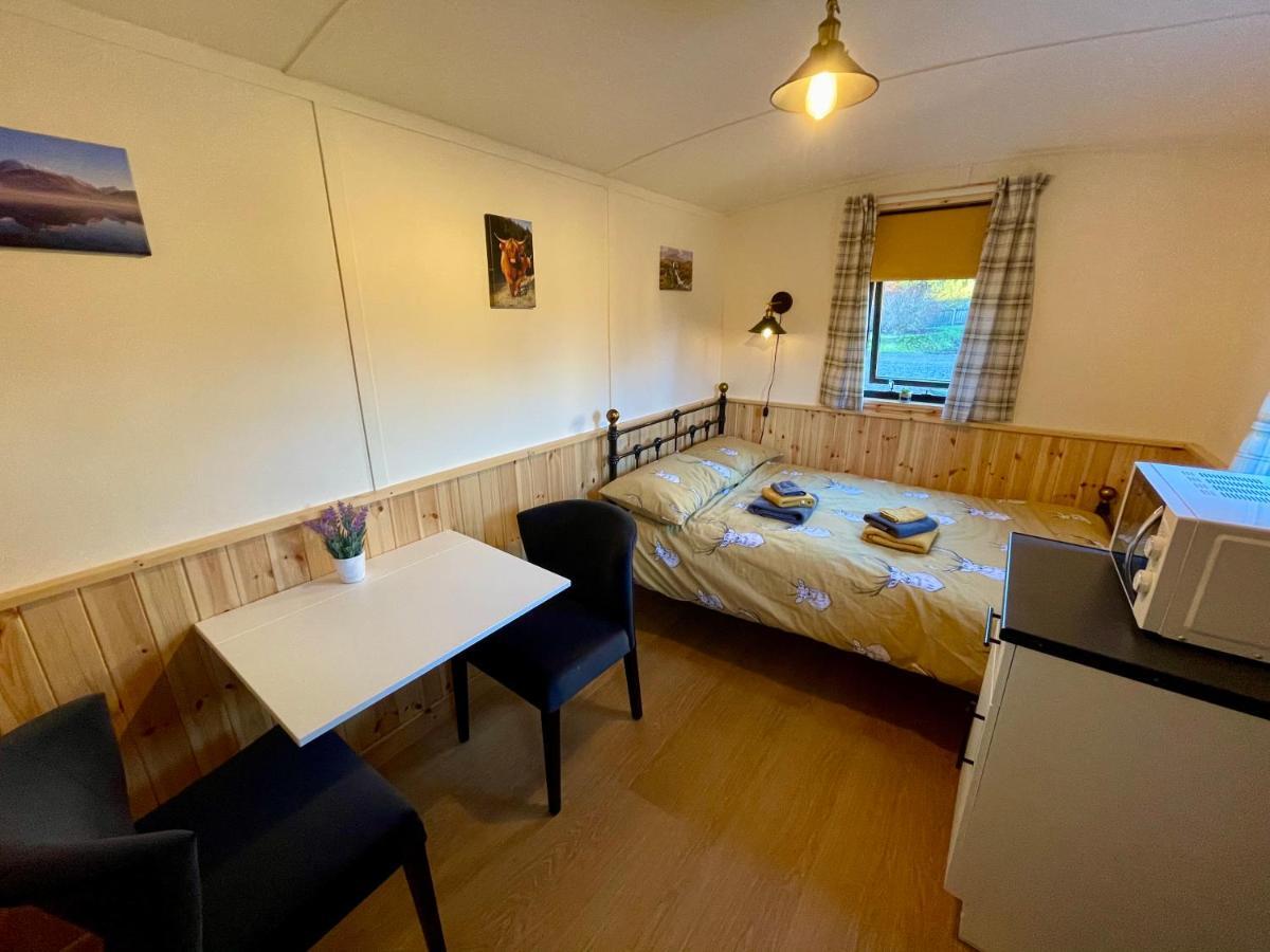 Per Ardua Shepherds Hut Fort William Exteriör bild