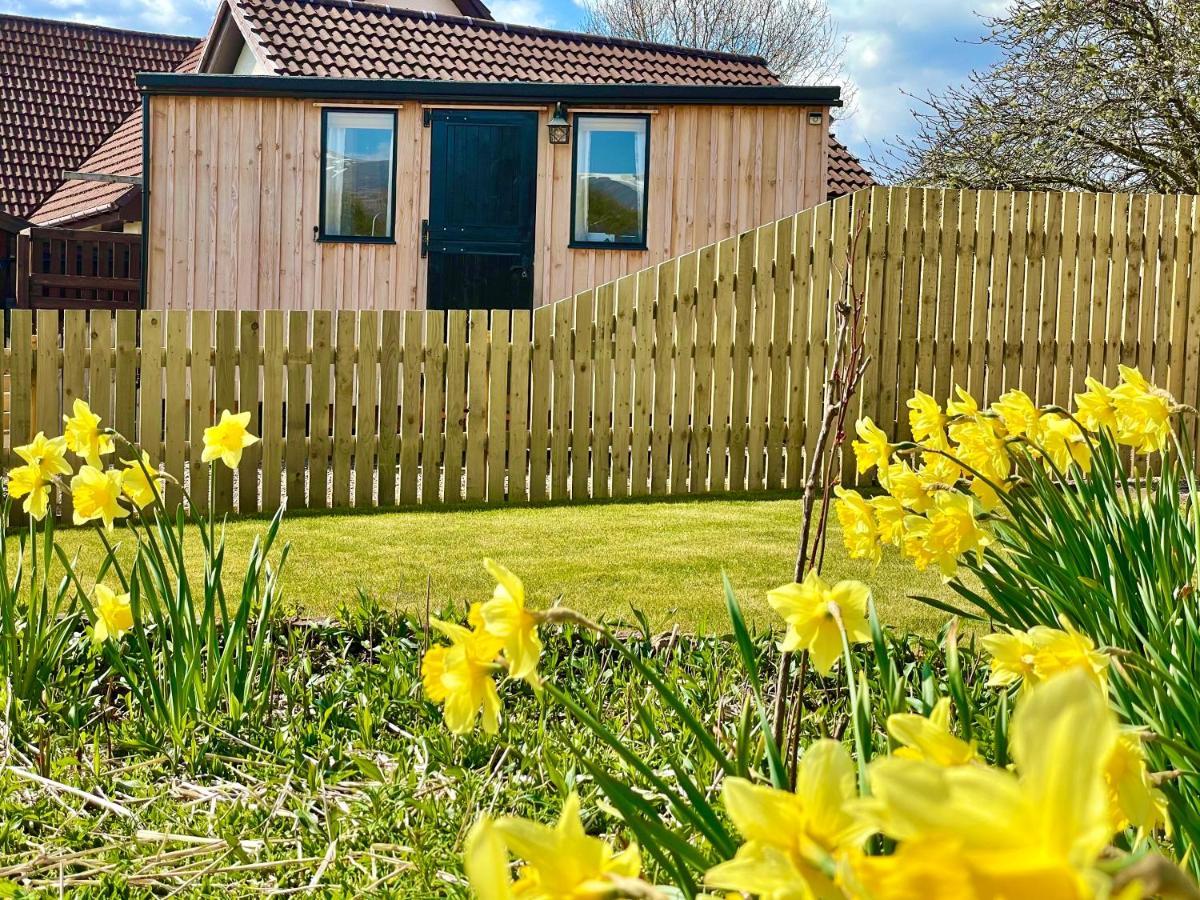 Per Ardua Shepherds Hut Fort William Exteriör bild