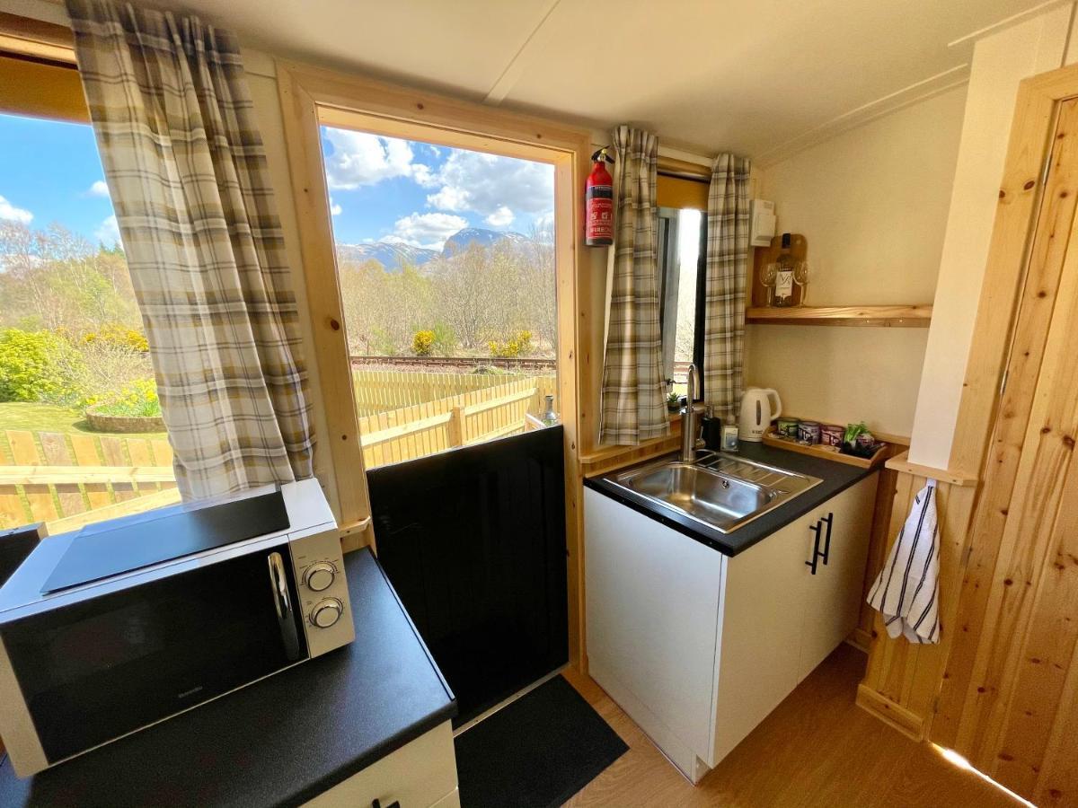 Per Ardua Shepherds Hut Fort William Exteriör bild